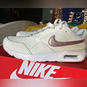 Nike Air Max 180 trainers
